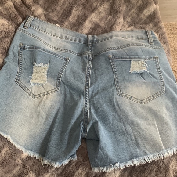 So Much Joy Distressed Jean shorts. NWT Size Large Size 10-12 - Picture 2 of 2